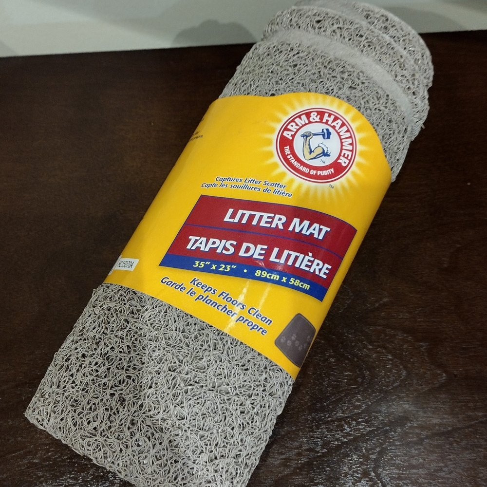 Arm & Hammer Wedge Shape Litter Mat with Paw Design
